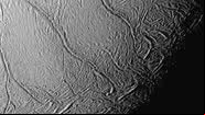 "Listras de tigre" em lua vistas mais de perto - Reprodução / NASA