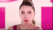 Margaret Qualley em 'A Substância' - Reprodução/Imagem Filmes