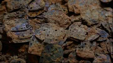 Peças de antiga armadura encontrada na China - Divulgação/Instituto Provincial de Relíquias Culturais e Arqueologia de Jiangxi