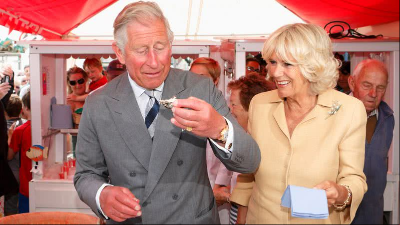 O rei Charles III ao lado da rainha Camilla - Getty Images