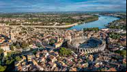Fotografia do Rio Ródano em Arles, na França - Getty Images