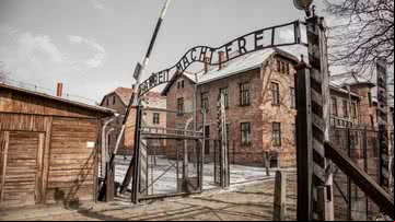 Portão do campo de concentração de Auschwitz - Getty Images