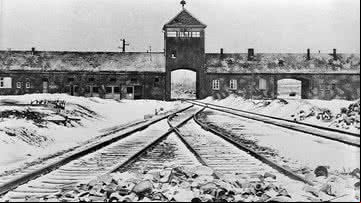 Entrada do campo de concentração de Auschwitz - Getty Images