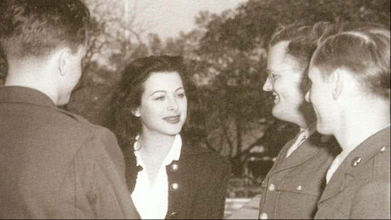 Criadora da base para os aparelhos de comunicação sem fio, a vida de Hedy Lamar foi muito além das telonas - Créditos: Reprodução/Amazon