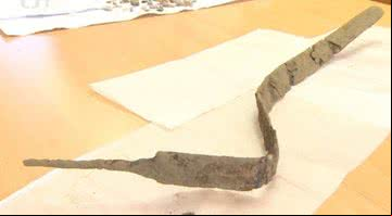 A espada celta encontrada em Ceské Lhotice, na República Tcheca - Divulgação/Ceská televize
