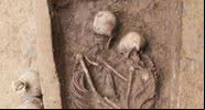 Esqueletos abraçados encontrados na China - Divulgação/Universidade Jilin