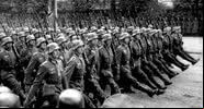 Soldados alemães marchando durante invasão da Polônia, 1939 - Getty Images